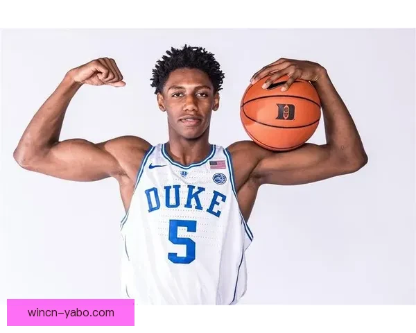 巴雷特在比赛中被队友锡安误伤肩膀 已返回更衣室接受治疗